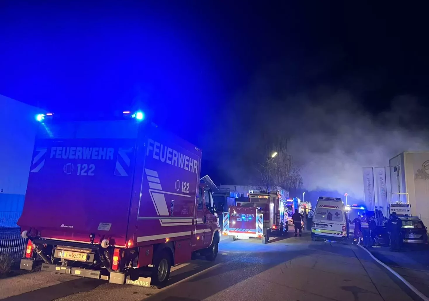 Werkstatt-Brand fordert zwei Verletzte