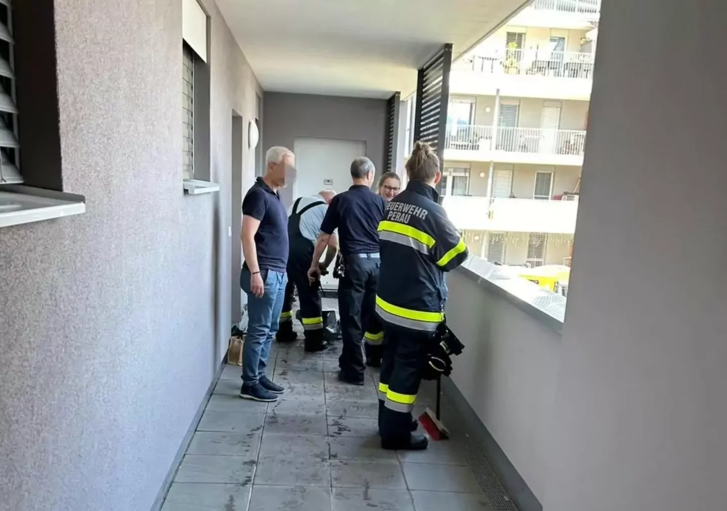 Ein Bild auf 5min.at zeigt den Einsatz der Feuerwehr in Villach.