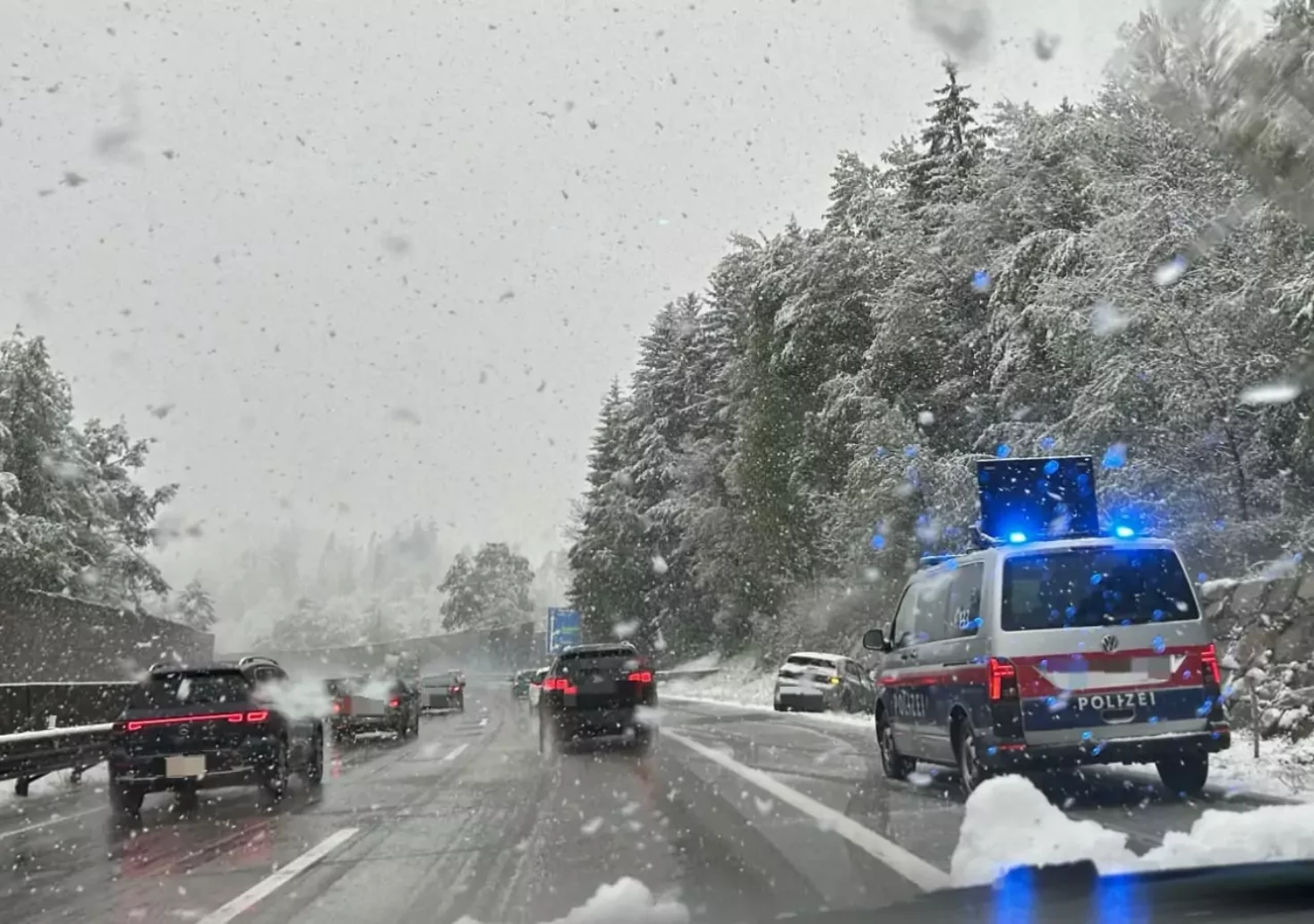 Nächster Unfall auf A2: Schneefall fordert die Einsatzkräfte