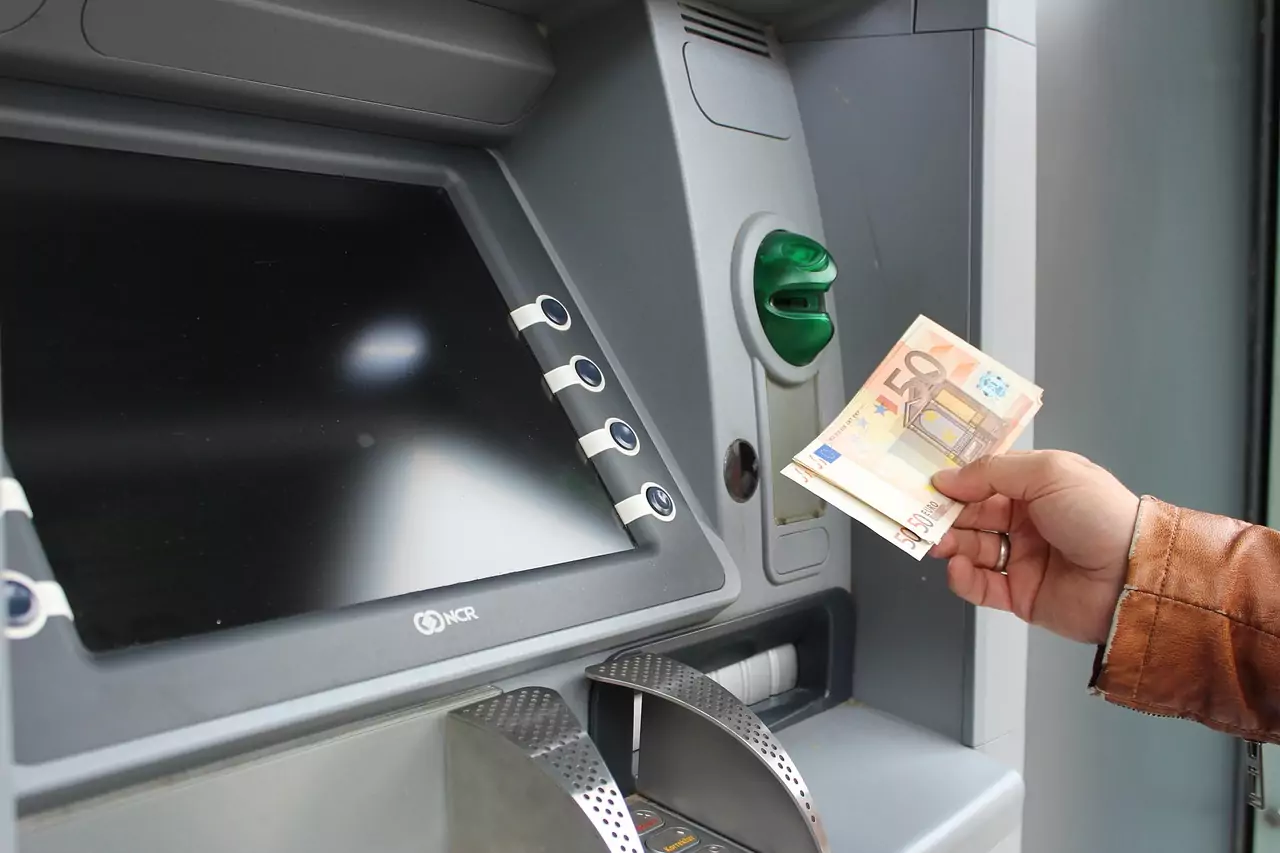 Ein Bild auf 5min.at zeigt einen Bankomat.