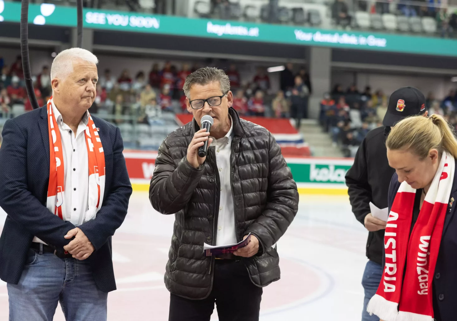 ÖEHV-Präsident Klaus Hartmann und Bürgermeister Christian bei der Eröffnung der Eishockey WM der Damen in der Heidi Horten-Arena.