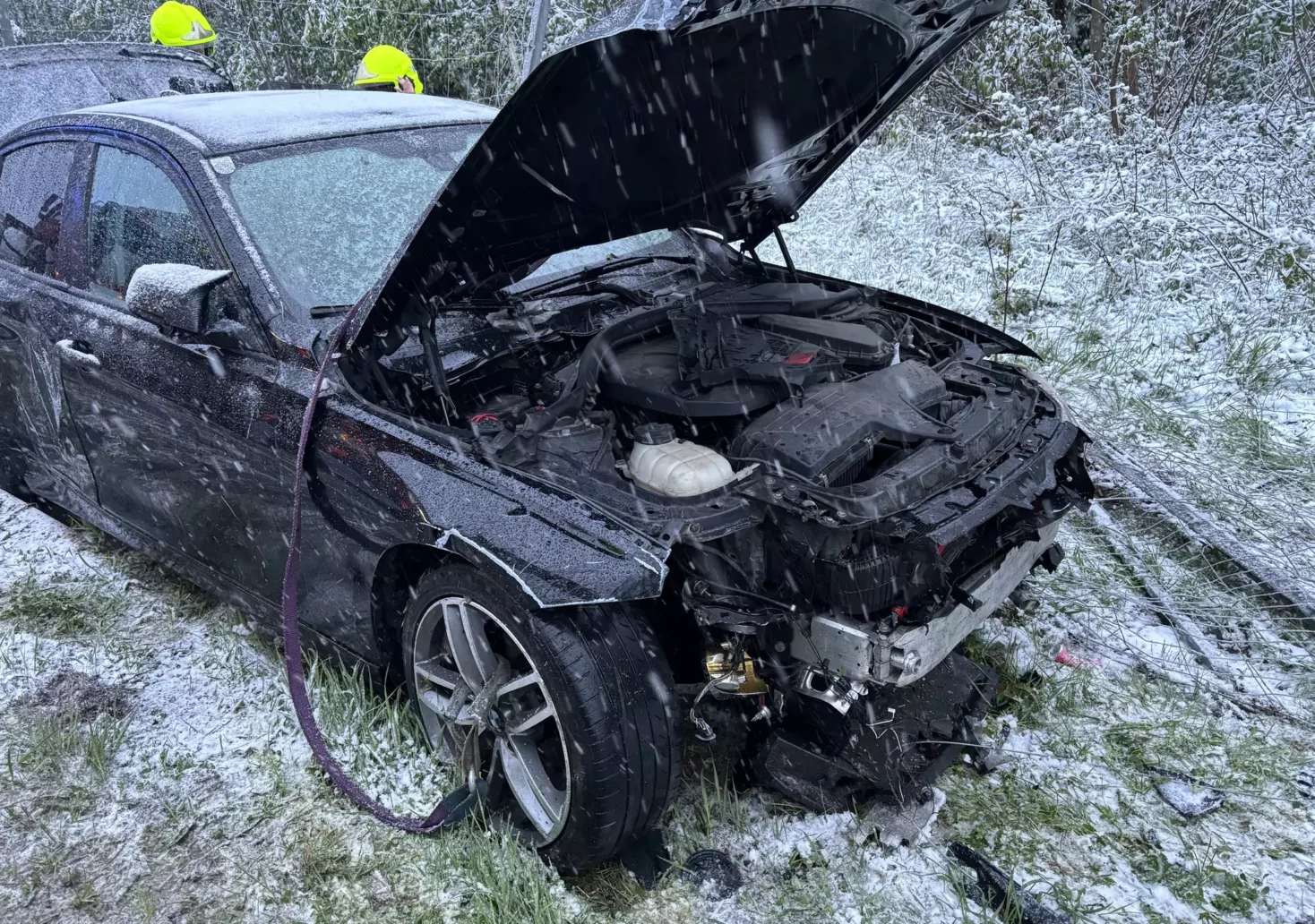 Schnee wurde zum Verhängnis: Auto schlitterte in den Graben