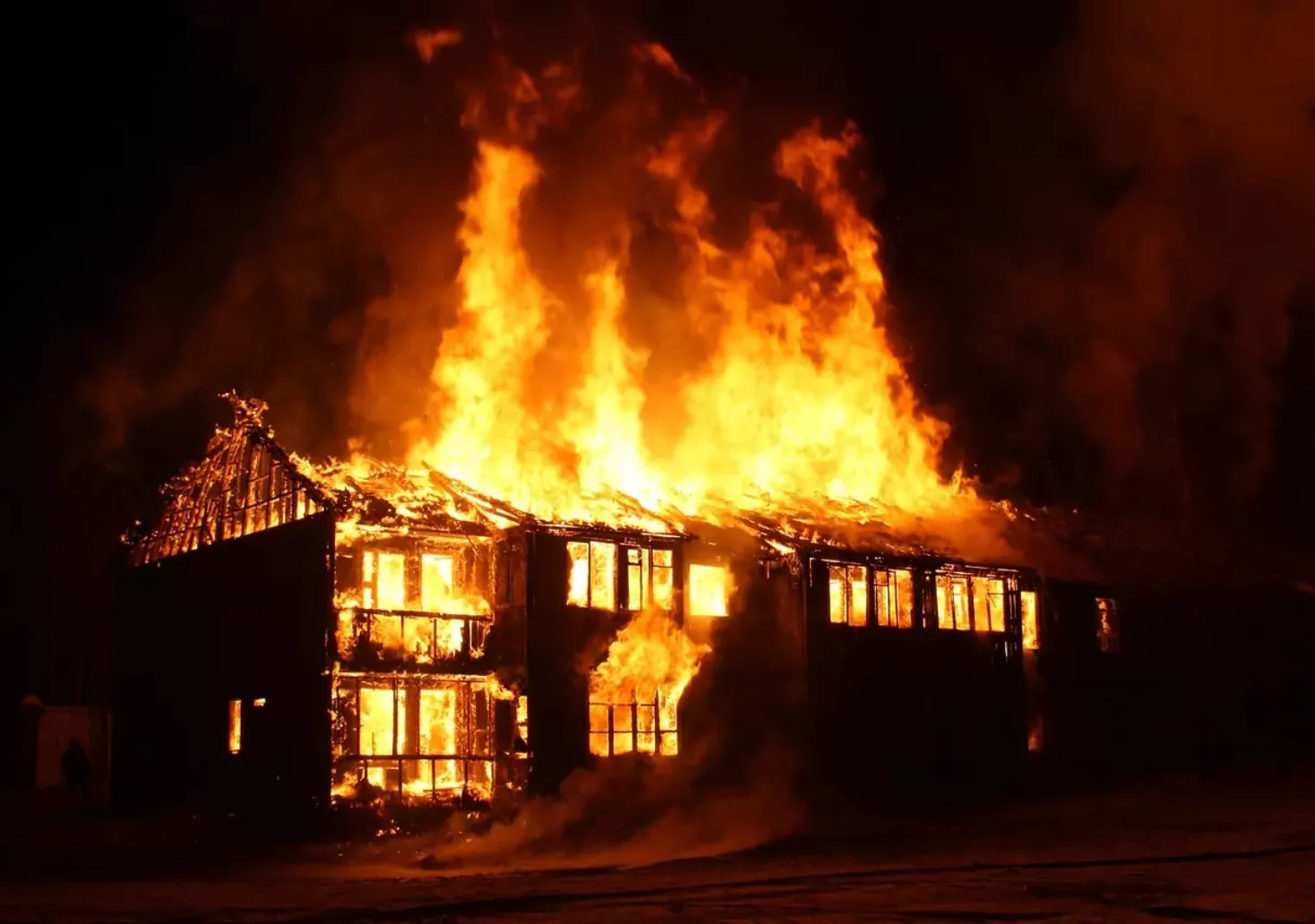 Flammeninferno in Vorarlberg! Wohnhausbrand forderte zahlreiche Verletze