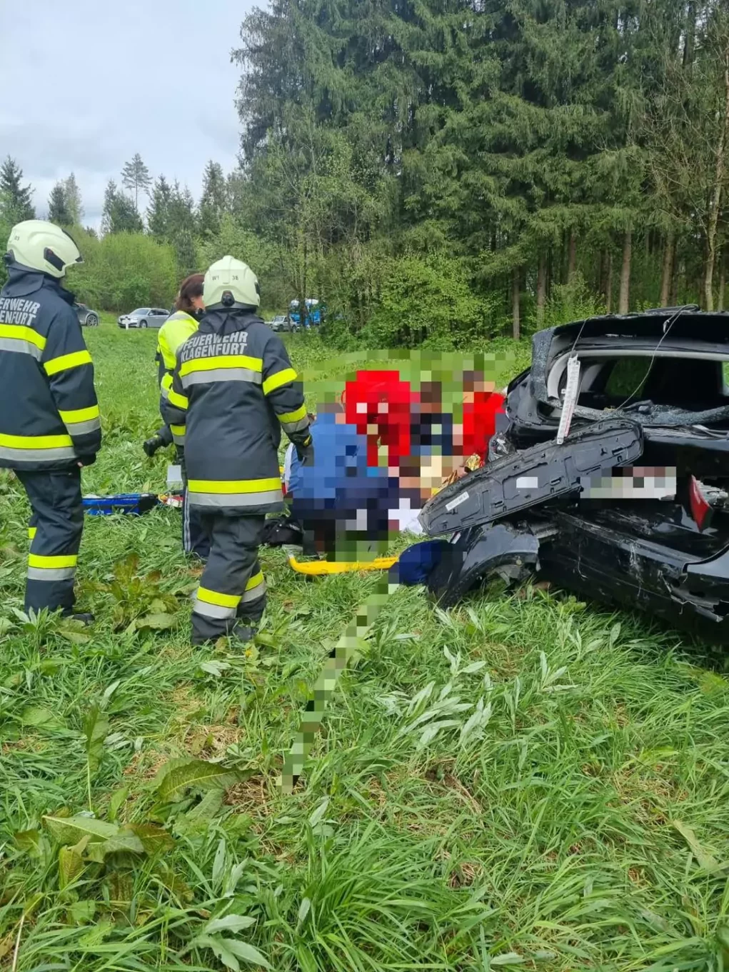 Crash mit LKW: Zwei Verletzte bei Unfall auf der Turracher Bundesstraße