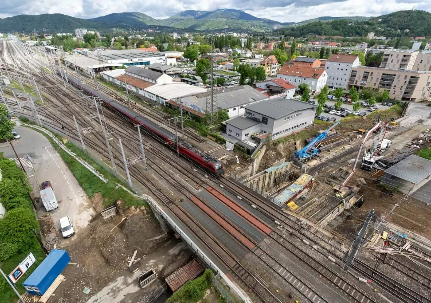 Das Bild auf 5min.at zeigt den Brückenumbau in Graz.
