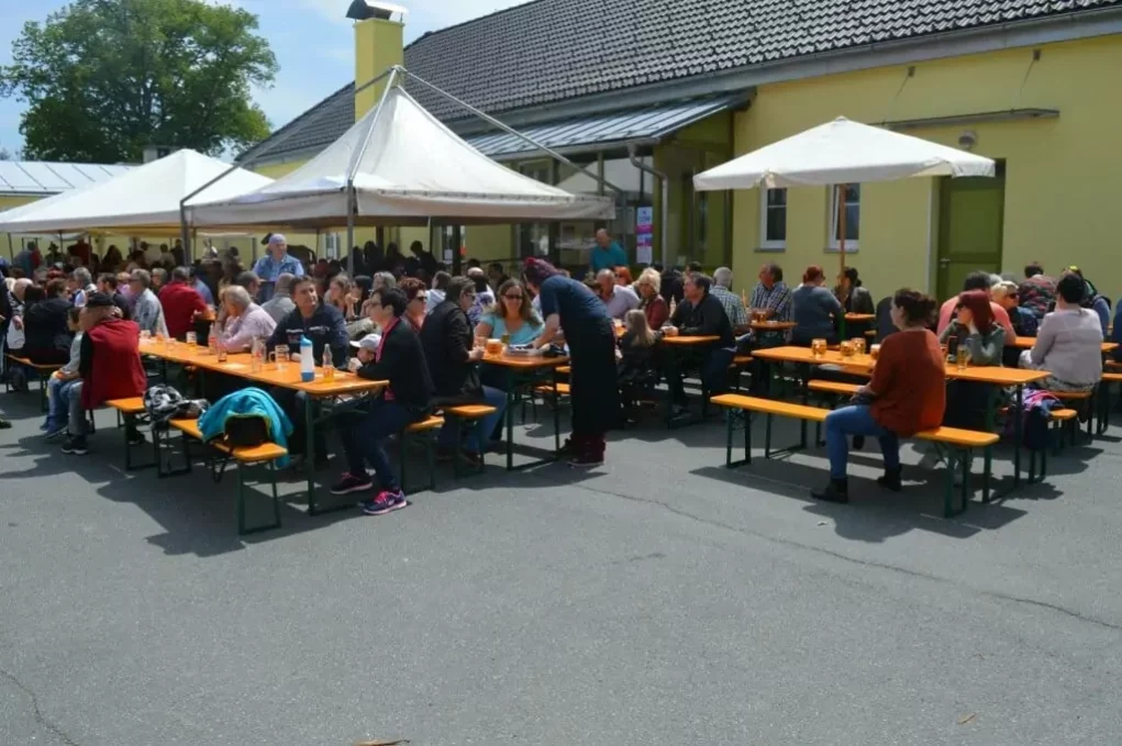 Bild auf 5min.at zeigt die Feier zum 1. Mai in Villach.