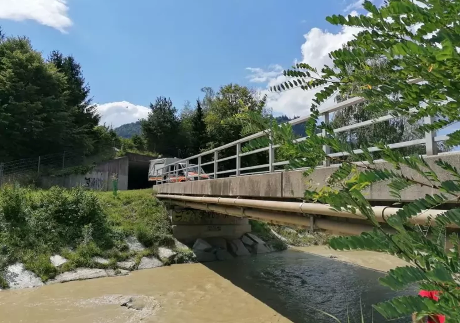 Startschuss für die Sanierung der Brücke über dem Treffner Bach