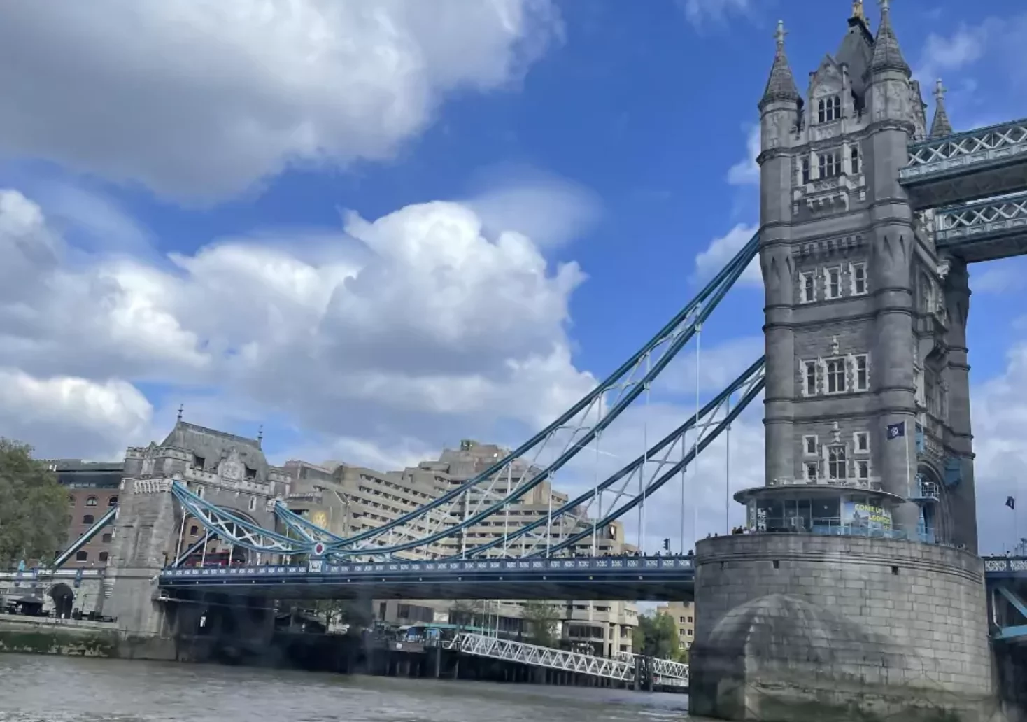 Foto auf 5min.at zeigt die Tower Bridge in London.
