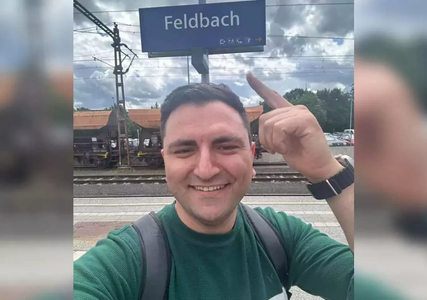 Foto in Beitrag von 5min.at: Zu sehen ist der Politiker der jungen SPÖ Graz, Mustafa Durmus in Feldbach am Bahnhof.