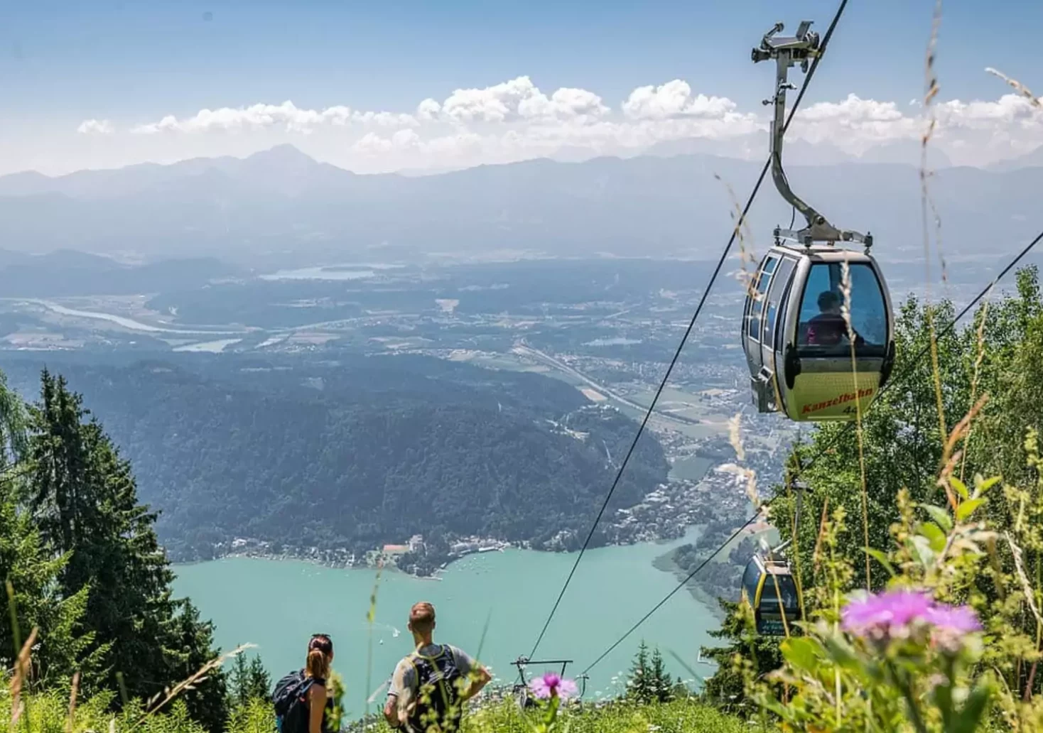 Ein Bild auf 5min.at zeigt die Seilbahn auf der Gerlitzen Alpe im Sommer.