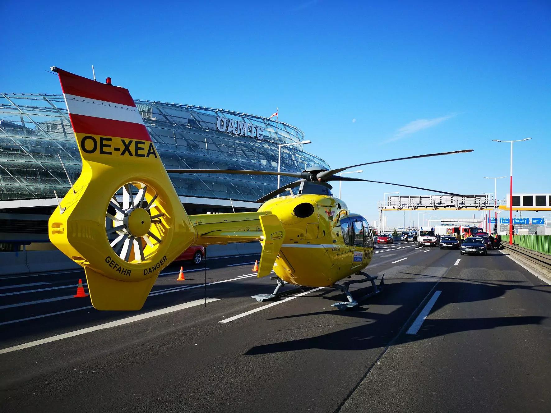 Bild auf 5min.at zeigt einen ÖAMTC-Hubschrauber