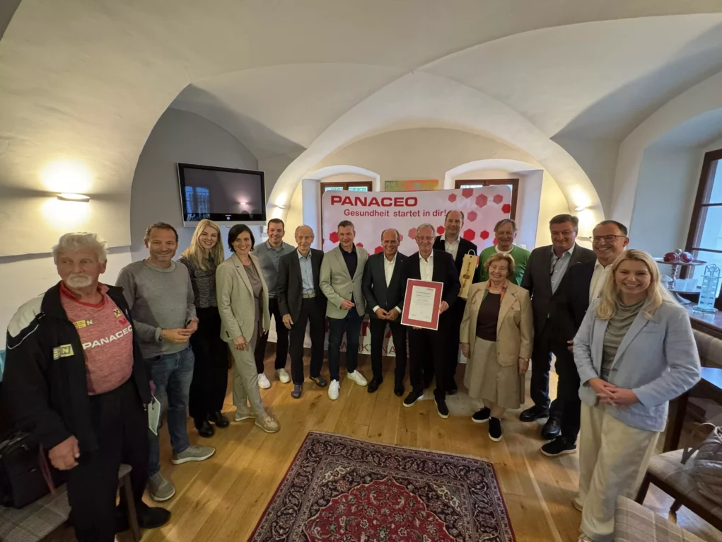 Ein Bild auf 5min.at zeigt das Team bei der PANACEO Jubiläumspressekonferenz