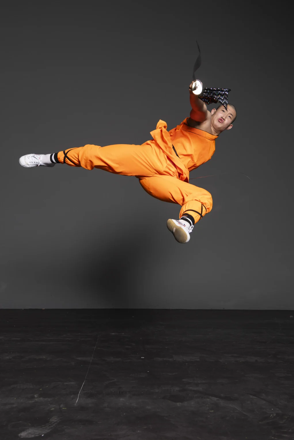 Das Bild auf 5min.at zeigt eine Show der Shaolin Mönche.