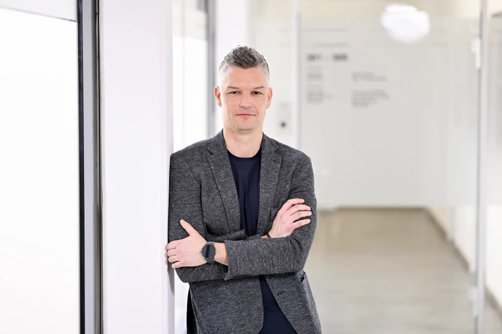 Das Bild auf 5min.at zeigt Daniel Weidlitsch.